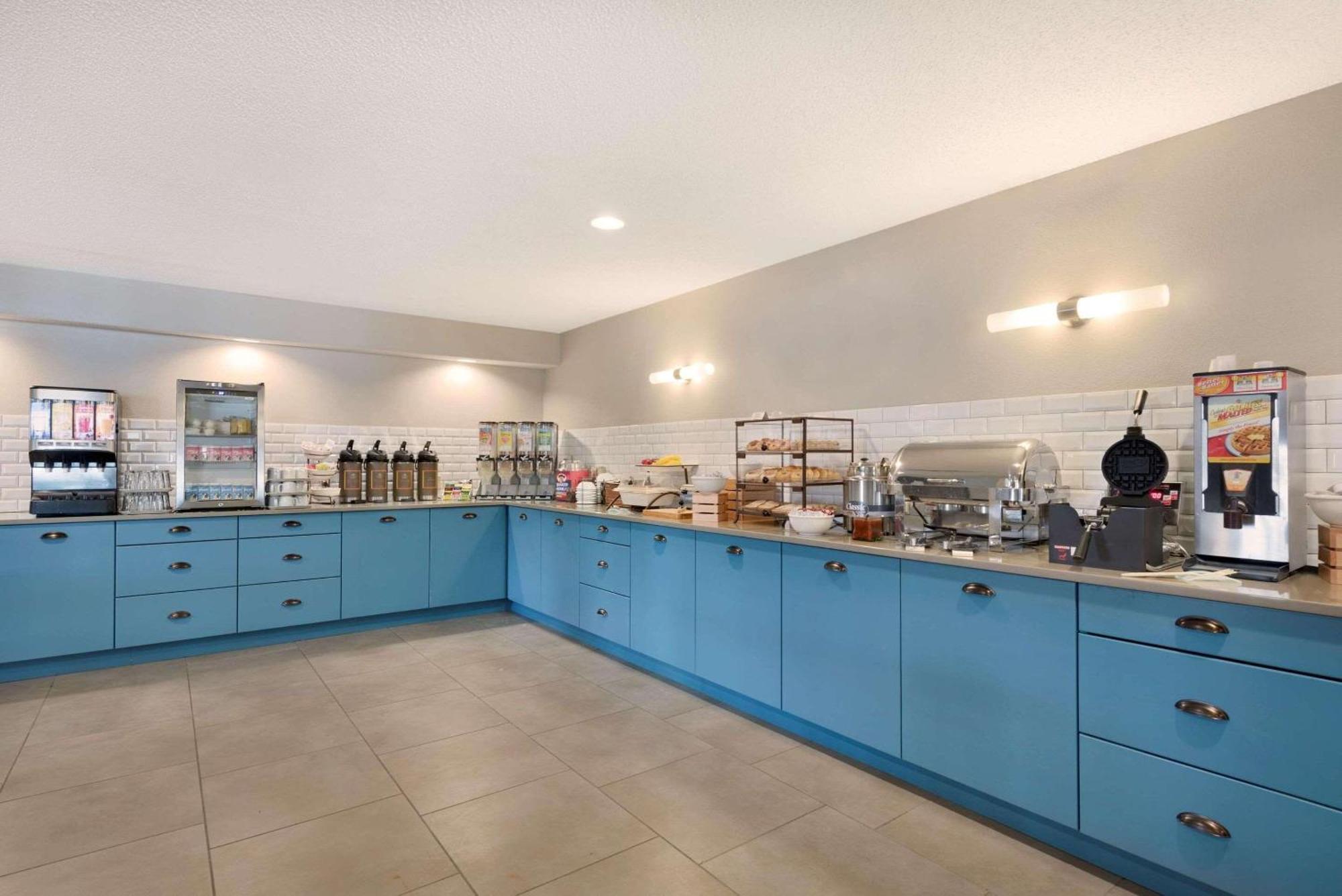 Country Inn & Suites By Radisson, Chippewa Falls, Wi Buitenkant foto