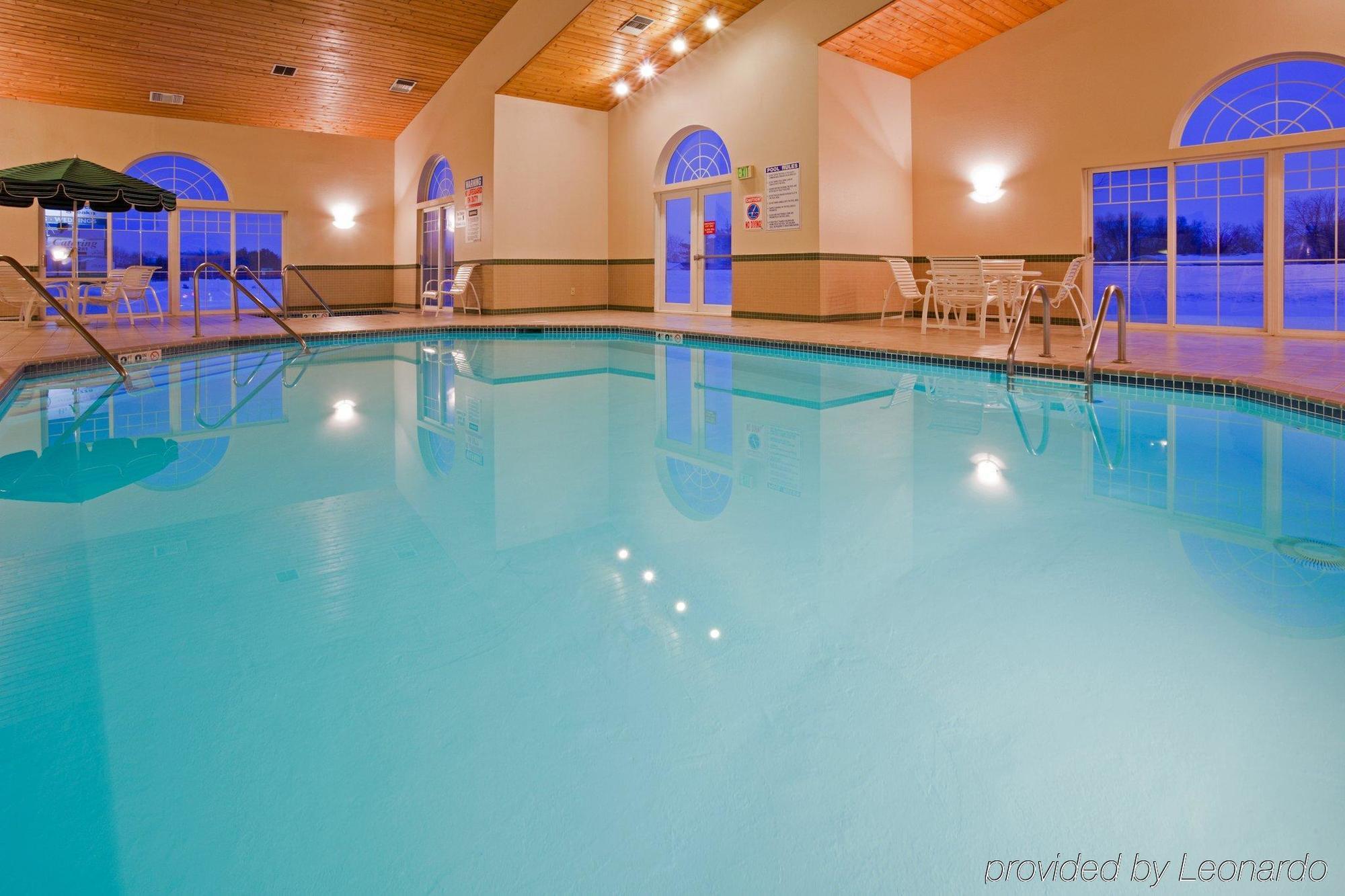 Country Inn & Suites By Radisson, Chippewa Falls, Wi Buitenkant foto